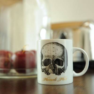 Tasse tête de mort – H. 9,5 cm / Porcelaine Blanche