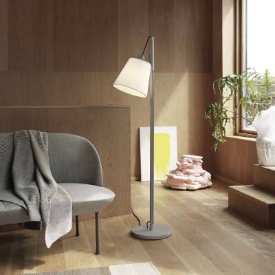 Lampadaire PULL / H. 1,50 M / Bois / Gris / Muuto