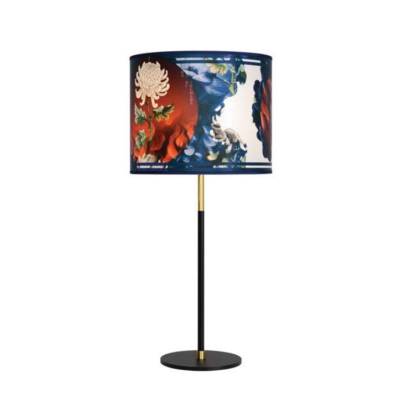 Lampe de table DAME DE PIQUE MONONOKÉ / H. 68 cm - Ø 31 cm / Tissu / Blanc Bleu Rouge / Un autre Regard