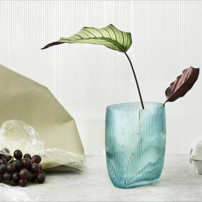 Vase TIDE / H. 18 x L. 16 cm / Verre / Bleu / Normann Copenhagen