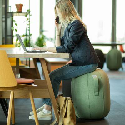 Tabouret ergonomique en tissu KAPSUL SOVA / Ø. 43,5 cm / Vert Pesto / Vluv