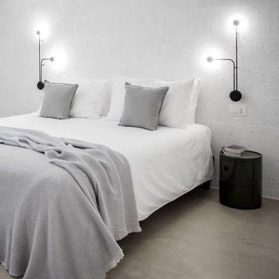 Applique murale PIN / 2 lampes avec interrupteur / H. 70 cm / Métal / Noir / Vibia