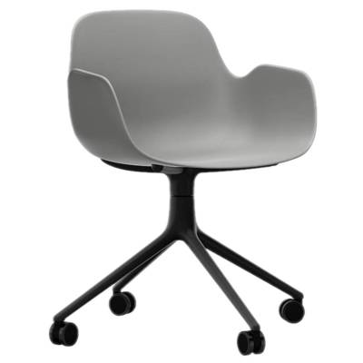 Fauteuil pivotant FORM / Gris / 4 roues / Piétement noir / Normann Copenhagen