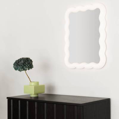 Miroir lumineux avec cadre ondulé ILLU / L. 50 x H. 65 cm / Normann Copenhagen