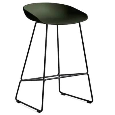 Hay / Tabouret AAS 38 / Vert pieds noir / H 75 cm